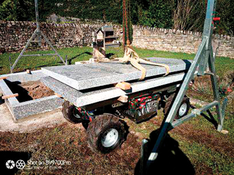 Minitrucks T CM160 en fonction en cimetière 