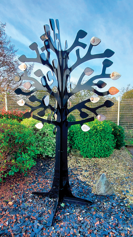 Mobilier arbre jardin du souvenir 100 identités